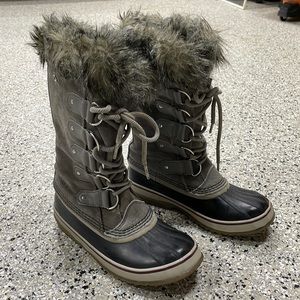Women’s Sorel boots size 8